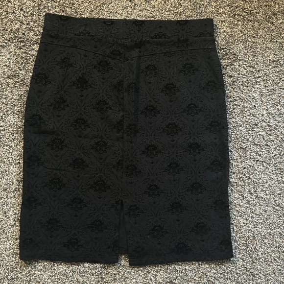 DB Established 1962 Black Velvet Skirt Size Medium - Picture 3 of 3